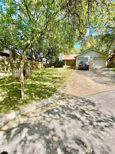 Building Photo - 7103 Woodhue Ct Unit A