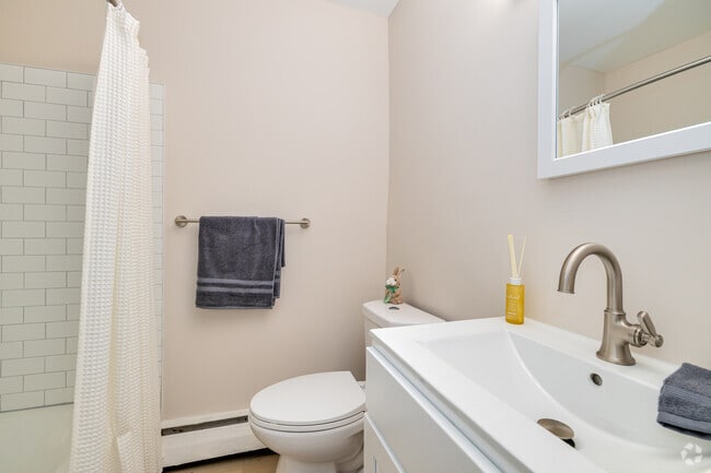 2BR, 1BA - 860SF - Primary Bathroom - Orchard View Apartments