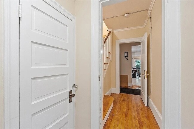 Photo - 29 Rockrimmon Rd Unit 1R