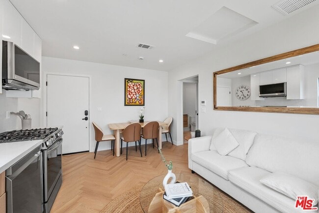 Photo - 2043-2047 Paramount Dr