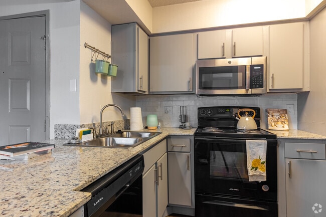1BR, 1BA - 760SF - Kitchen - BX5