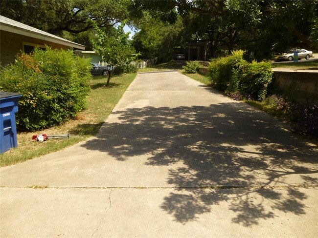 Photo - 3402 S Oak Dr Unit B