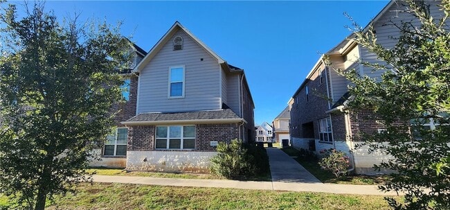 Photo - 2157 Big River St