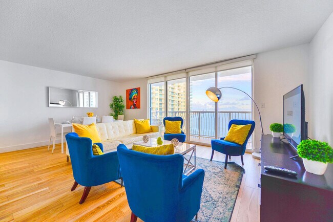 Building Photo - 1 SE 12th St Unit ID1022219P