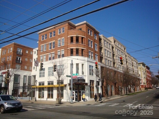 Building Photo - 1315 East Blvd Unit 404