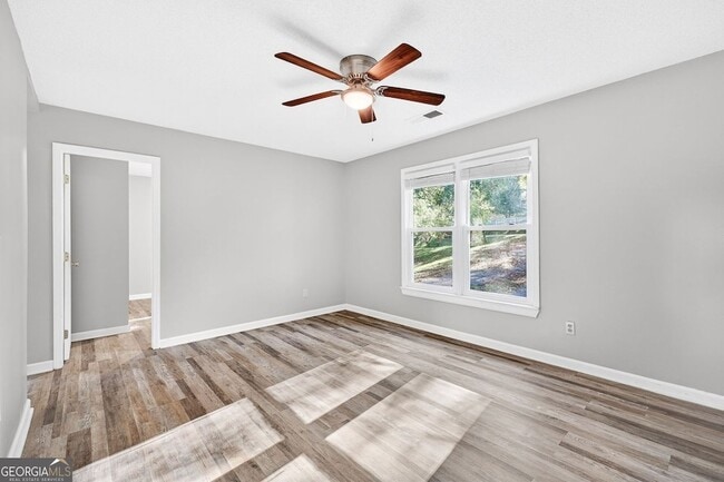 Photo - 255 Lowry St