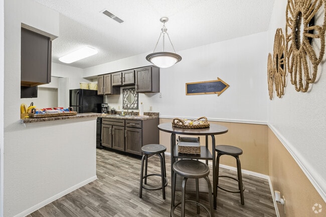 2BR, 2BA - 940SF - Dining Area - Cedar Glade Apts