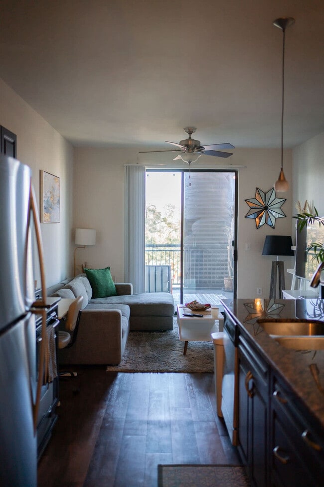 Building Photo - 11410 Century Oaks Terrace Unit SI ID1608766P