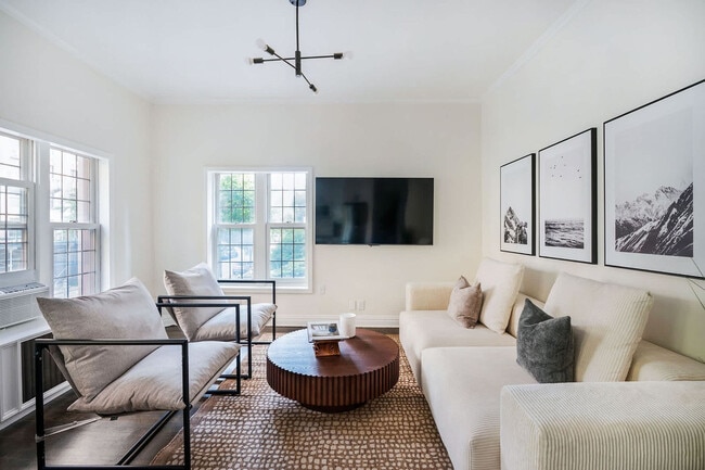 Building Photo - 10 5th Ave Unit ID1255906P