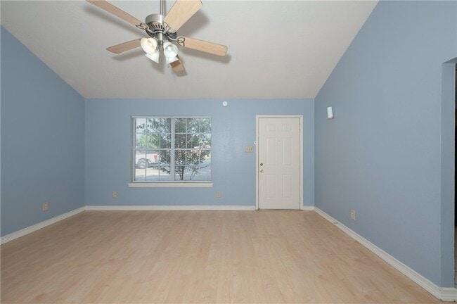 Photo - 1813 Sara Dr Unit A