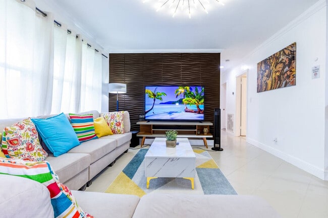 Photo - 910 NE 49th St Unit ID1258733P