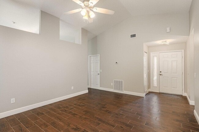 Photo - 513 Oakmont Pl