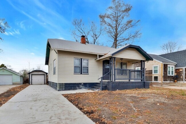 Photo - 637 S Holyoke St