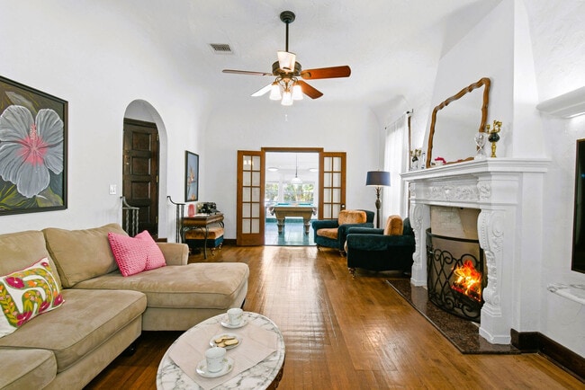 Photo - 414 Lake Shore Dr Unit ID1326851P