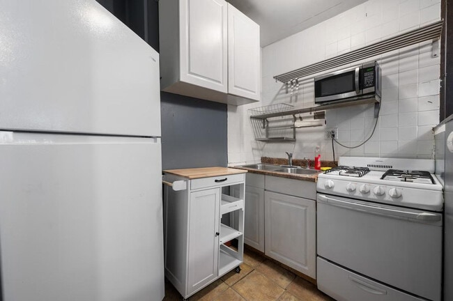 Photo - 247 W 29th St Unit ID1390072P