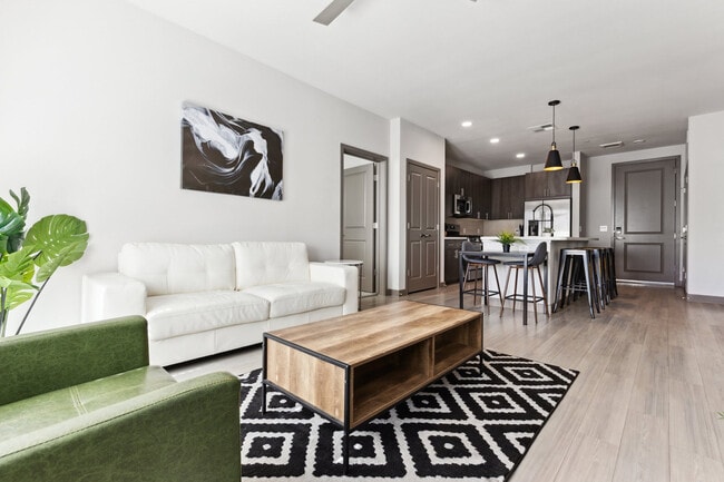 Building Photo - 400 N 2nd Ave Unit ID1049646P