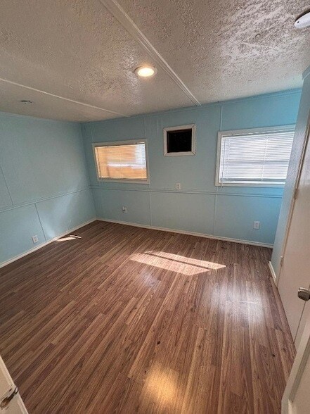 Photo - 250 Richard St