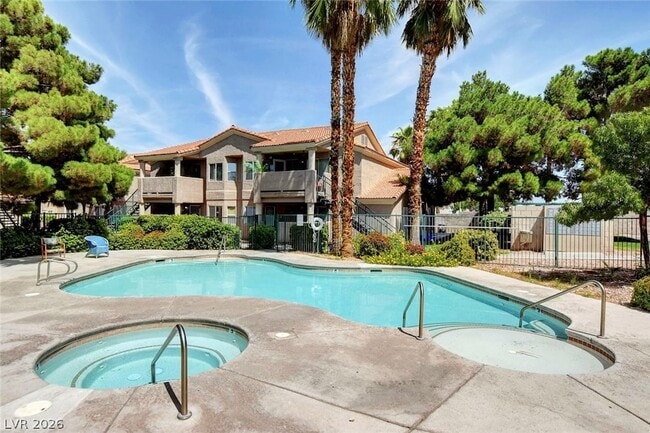 Building Photo - 2216 Benmore St Unit 202