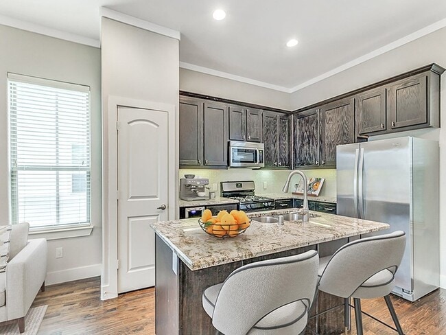 Photo - 4323 Dickason Ave