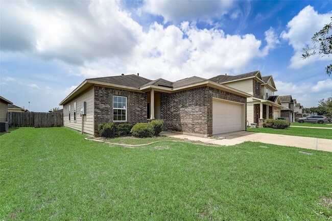 Photo - 315 Apache Field Ln