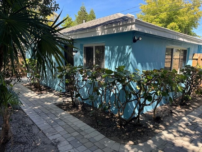 Photo - 920 N L St