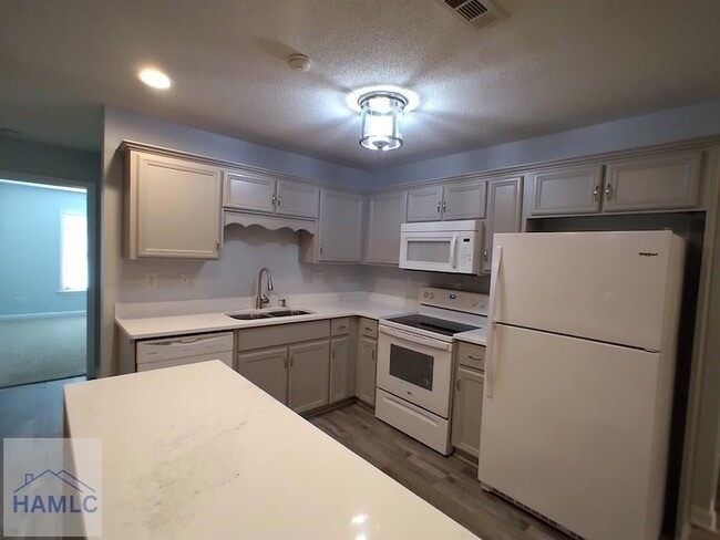 Photo - 306 N Main St