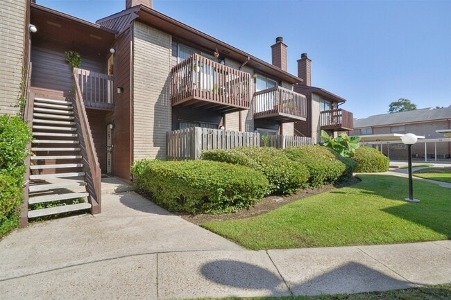 Building Photo - 12905 Woodforest Blvd Unit 607