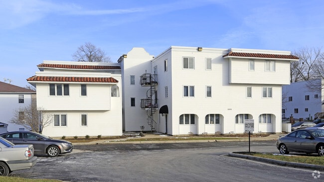 Building Photo - The Grove at Main