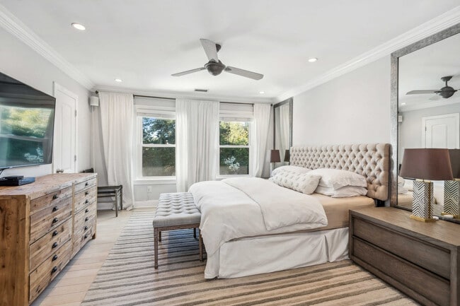 Building Photo - 50 Hubbard Ln Unit SI ID1023418P