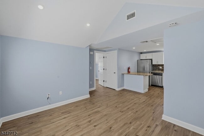 Photo - 161 Broughton Ave Unit 2