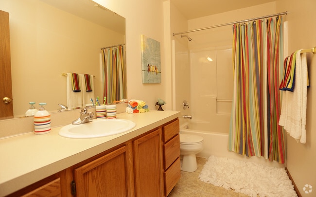 Photo - Meadow Springs Apartments