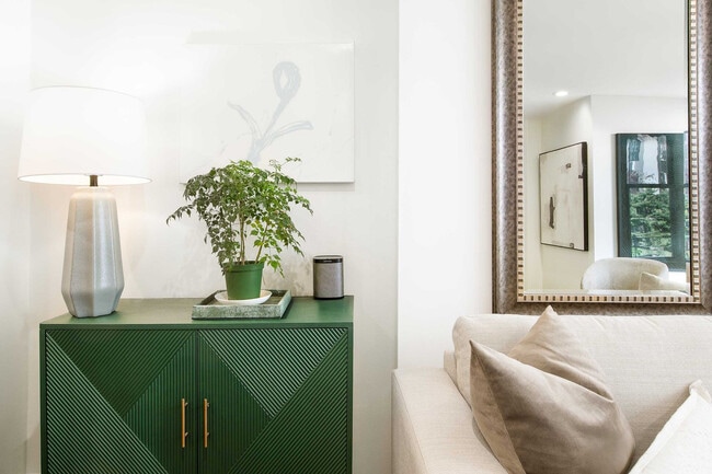 Photo - 323 E 51st St Unit SI ID1024750P