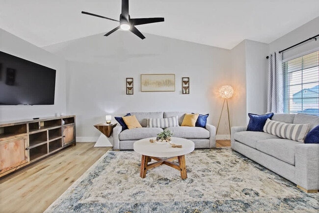 Building Photo - 1213 Cattail St Unit ID1250619P