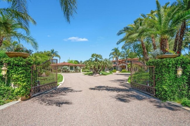 Photo - 7187 Via De Maya