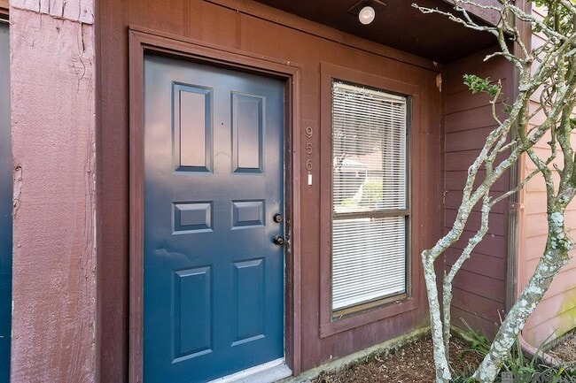Building Photo - 956 Ridgepoint Ct