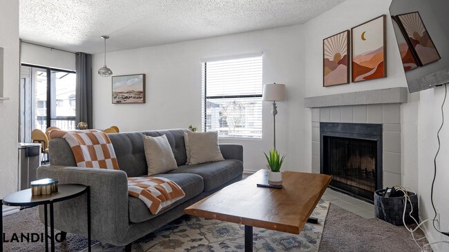 Building Photo - 1071 Clayton Ln Unit M0118