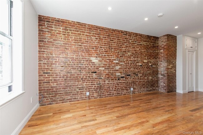 Photo - 104-44 42nd Ave