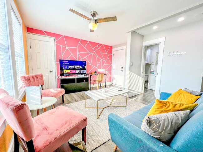 Building Photo - 1124 Morgan Ave Unit ID1268437P