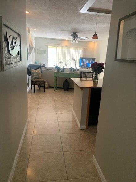 Photo - 1400 NE 57th St Unit 302