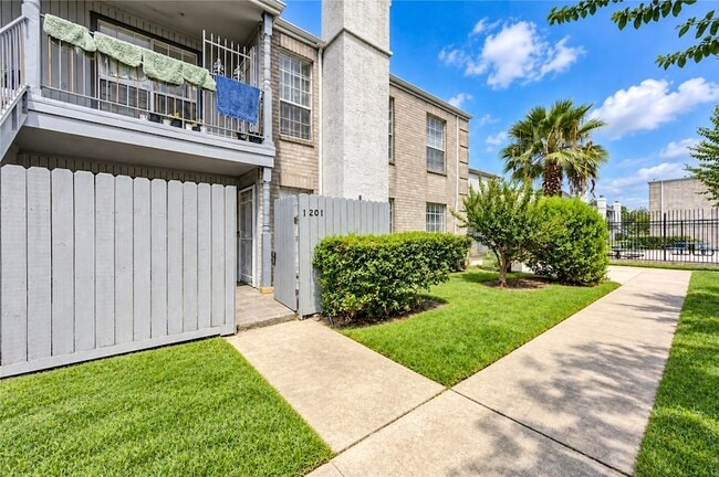 Photo - 6606 De Moss Dr Unit 1201