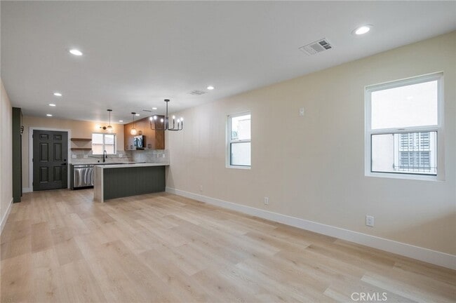 Photo - 745 W 106th St