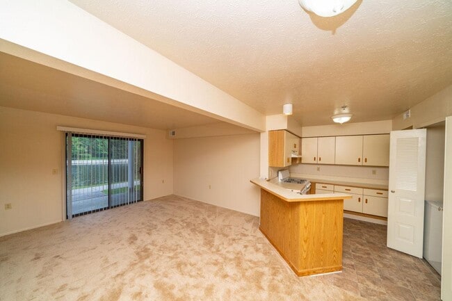 Photo - Windmill Lakes Apartments