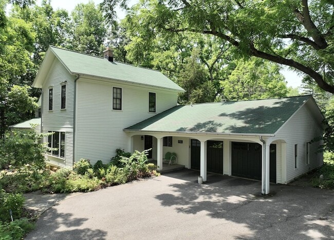 Photo - 941 Newport Rd