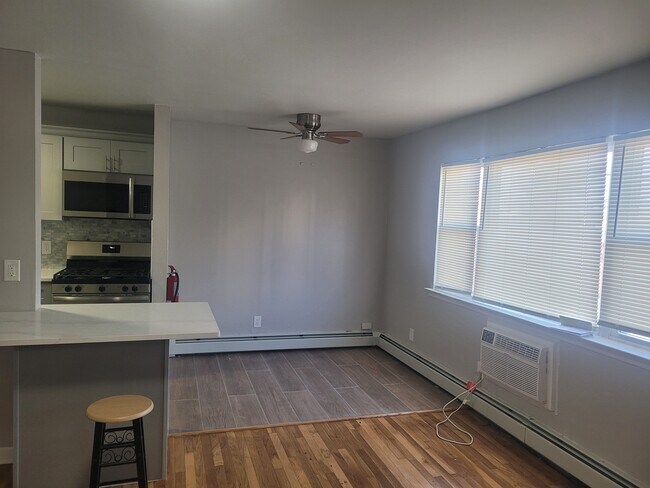 Photo - 118 East 24th St Apartments