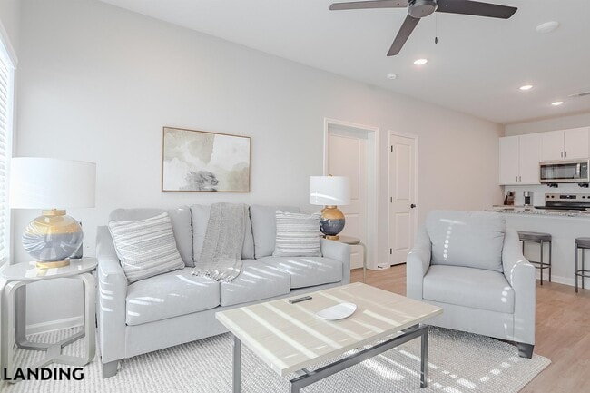 Building Photo - 1650 Harris Hill Rd Unit 07-7209