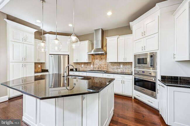 Photo - 448 Salk Cir