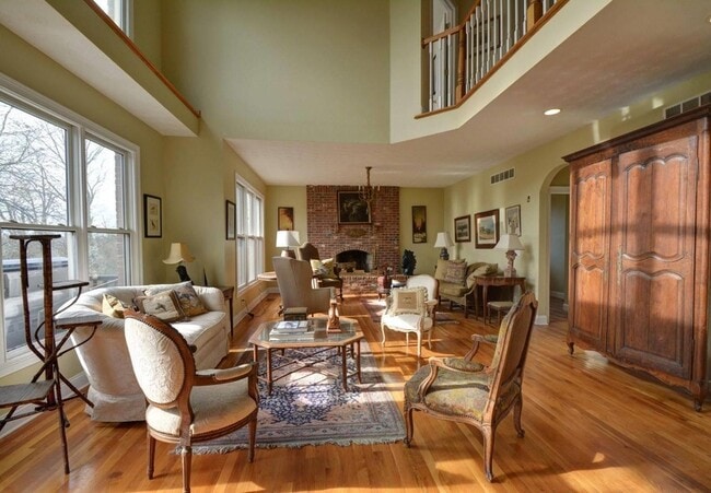 Building Photo - 2315 Oregon Rd