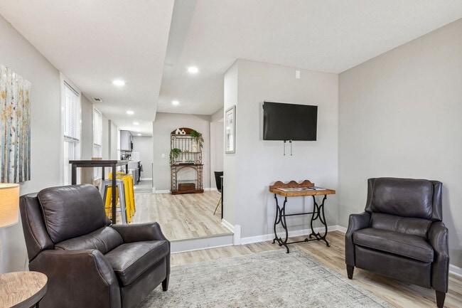 Photo - 914 W Market St Unit SI ID1594014P
