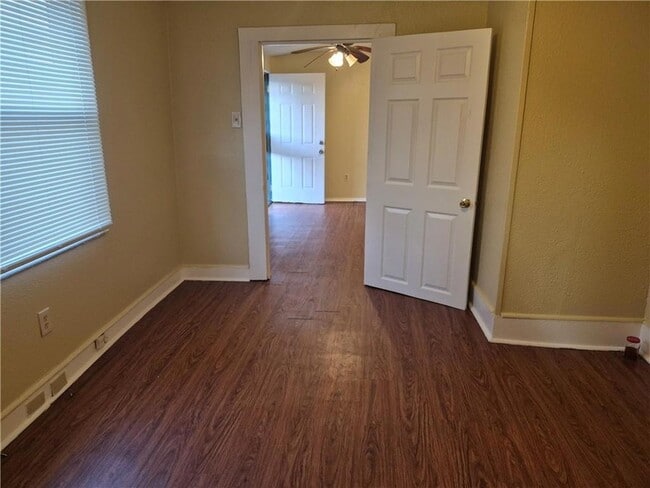 Photo - 1526 Spain St Unit B