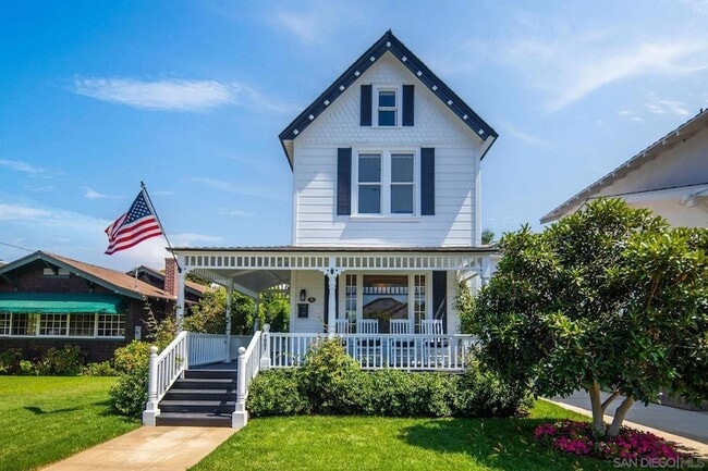 Building Photo - 1021 E Ave